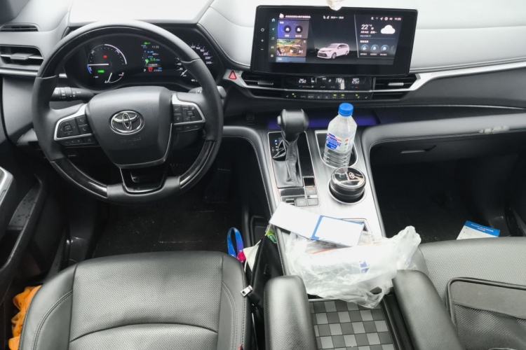 Used Toyota SIENNA 2024 2.5L Hybrid Four-Wheel Drive Prestige Edition Center Console