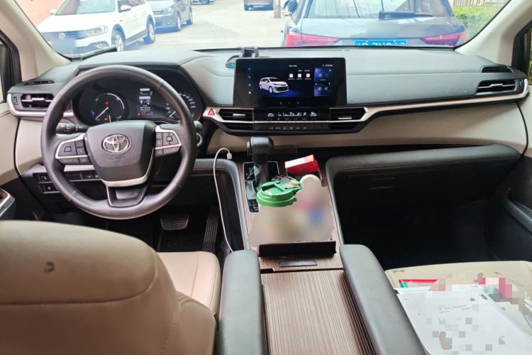 Used Toyota SIENNA 2024 2.5L Hybrid Comfort Edition Center Console