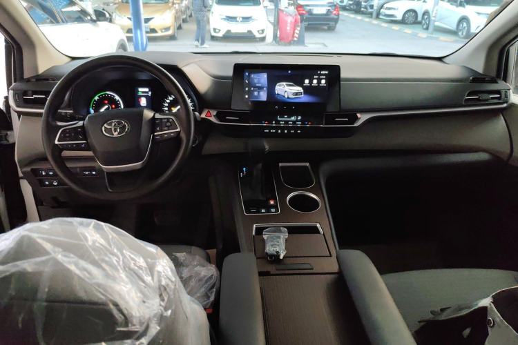 Used Toyota SIENNA 2024 2.5L Hybrid Comfort Edition Center Console