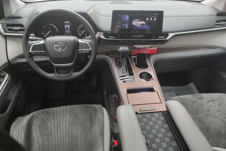 Used Toyota SIENNA 2024 2.5L Hybrid Comfort Edition Center Console