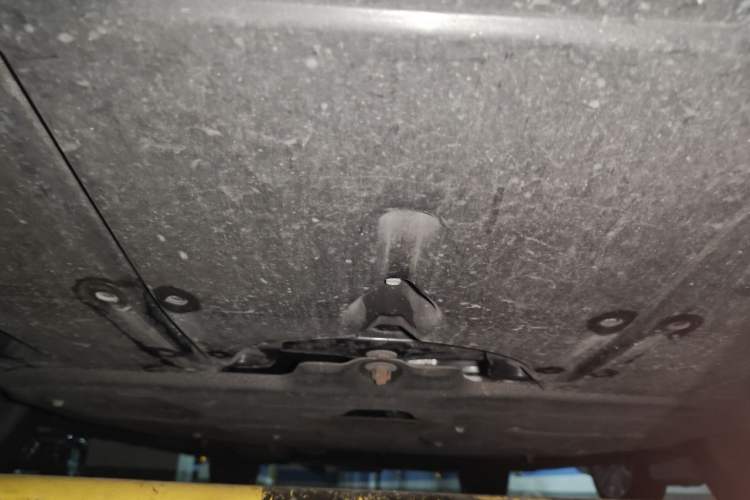 Used Toyota SIENNA 2024 2.5L Hybrid Platinum Edition Chassis Front