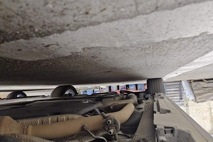 Used Toyota SIENNA 2024 2.5L Hybrid Platinum Edition Chassis Front Right