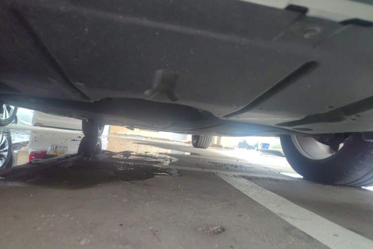 Used Toyota SIENNA 2024 2.5L Hybrid Platinum Edition Chassis Front