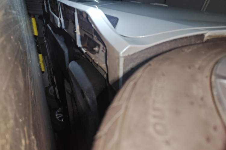 Used Toyota SIENNA 2024 2.5L Hybrid Platinum Edition Chassis Rear Left