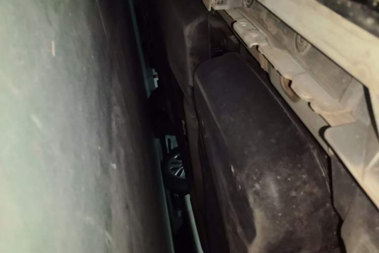 Used Toyota SIENNA 2024 2.5L Hybrid Platinum Edition Chassis Rear Left