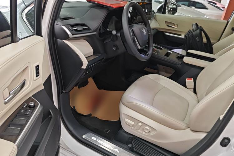 Used Toyota SIENNA 2024 2.5L Hybrid Platinum Edition Driver Seat
