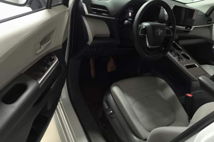 Used Toyota SIENNA 2024 2.5L Hybrid Comfort Edition Driver Seat
