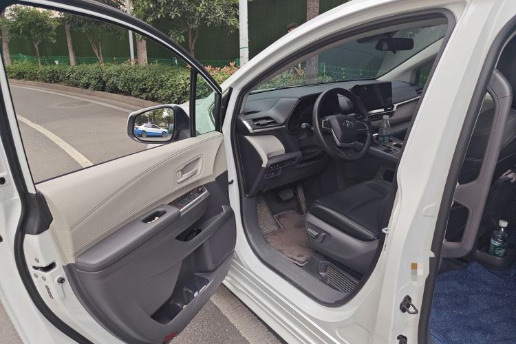 Used Toyota SIENNA 2024 2.5L Hybrid Comfort Edition Driver Seat