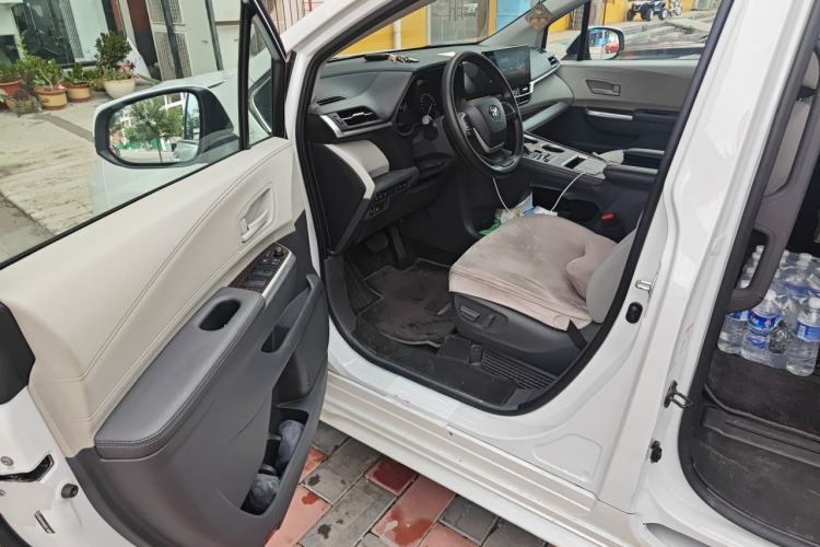 Used Toyota SIENNA 2024 2.5L Hybrid Comfort Edition Driver Seat