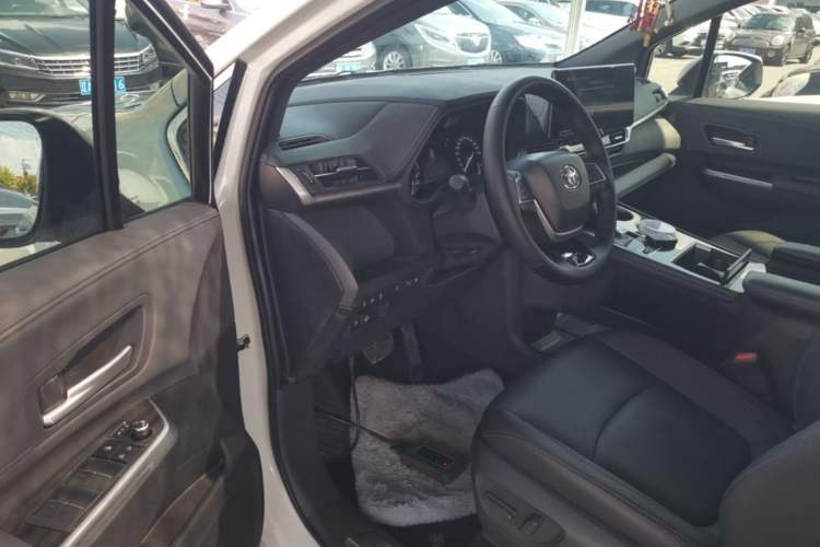 Used Toyota SIENNA 2024 2.5L Hybrid Four-Wheel Drive Prestige Edition Driver Seat