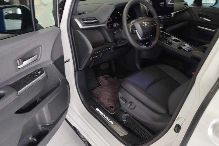 Used Toyota SIENNA 2024 2.5L Hybrid Four-Wheel Drive Prestige Edition Driver Seat