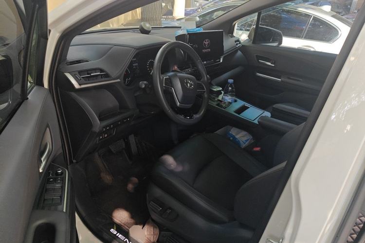 Used Toyota SIENNA 2024 2.5L Hybrid Luxury Edition Driver Seat