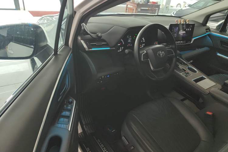 Used Toyota SIENNA 2024 2.5L Hybrid Comfort Edition Driver Seat