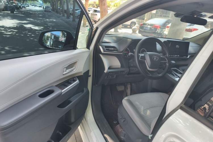 Used Toyota SIENNA 2024 2.5L Hybrid Comfort Edition Driver Seat