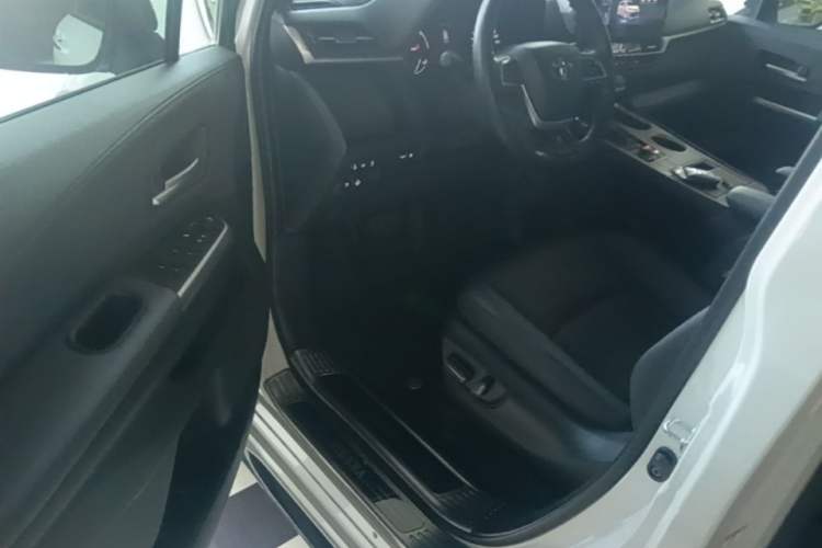 Used Toyota SIENNA 2024 2.5L Hybrid Luxury Edition Driver Seat