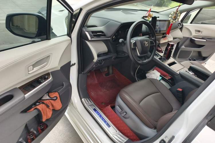 Used Toyota SIENNA 2024 2.5L Hybrid Comfort Edition Driver Seat