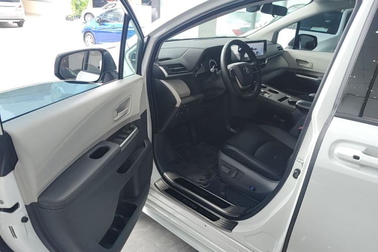 Used Toyota SIENNA 2024 2.5L Hybrid Comfort Edition Driver Seat