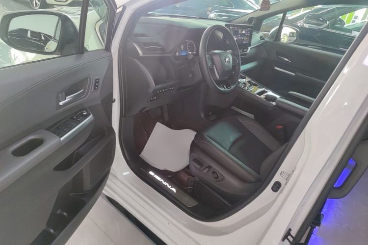 Used Toyota SIENNA 2024 2.5L Hybrid Platinum Edition Driver Seat
