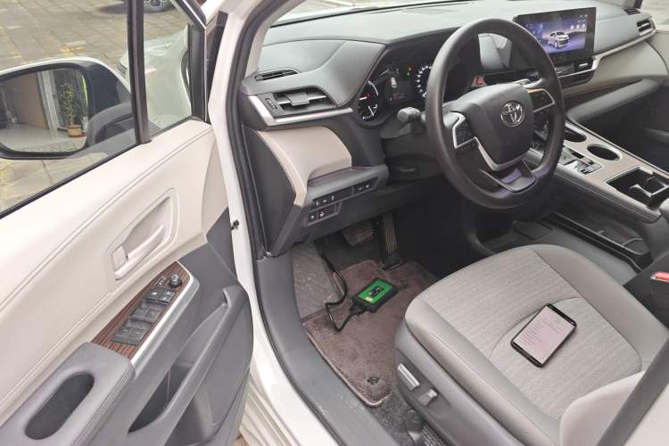 Used Toyota SIENNA 2024 2.5L Hybrid Comfort Edition Driver Seat