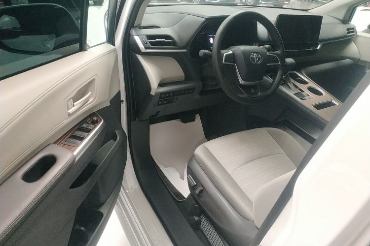 Used Toyota SIENNA 2024 2.5L Hybrid Comfort Edition Driver Seat