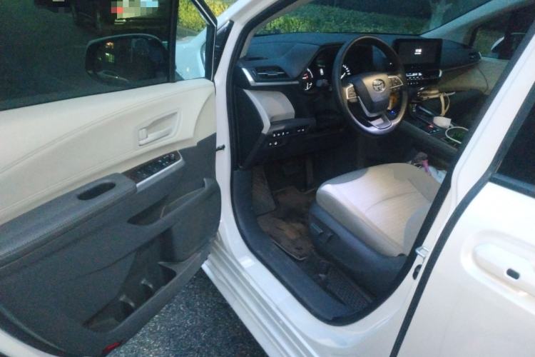 Used Toyota SIENNA 2024 2.5L Hybrid Comfort Edition Driver Seat