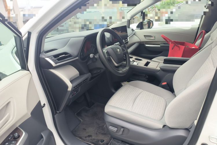Used Toyota SIENNA 2024 2.5L Hybrid Comfort Edition Driver Seat