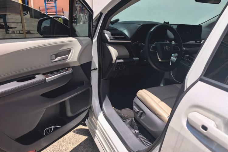 Used Toyota SIENNA 2024 2.5L Hybrid Comfort Edition Driver Seat