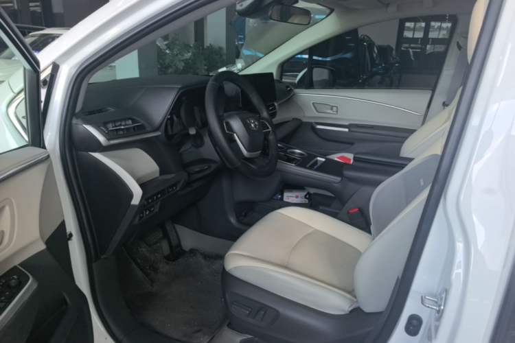 Used Toyota SIENNA 2024 2.5L Hybrid Comfort Edition Driver Seat