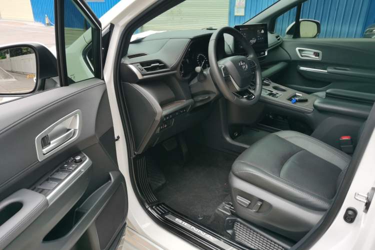 Used Toyota SIENNA 2024 2.5L Hybrid Four-Wheel Drive Prestige Edition Driver Seat