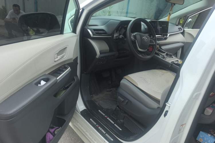 Used Toyota SIENNA 2024 2.5L Hybrid Comfort Edition Driver Seat