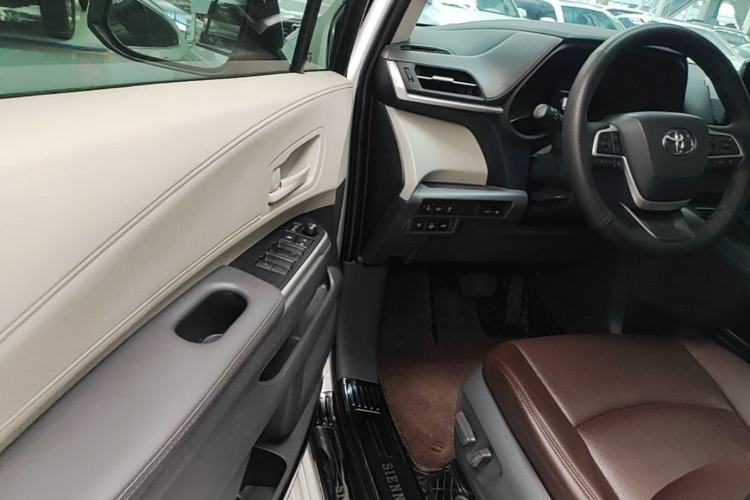 Used Toyota SIENNA 2024 2.5L Hybrid Comfort Edition Driver Seat