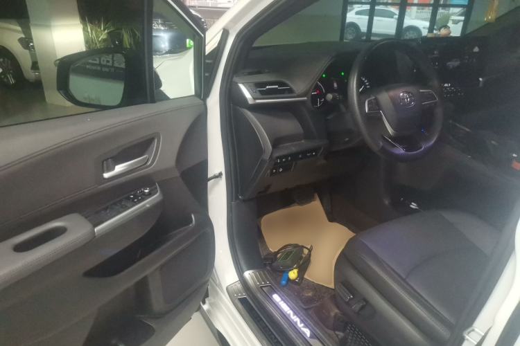 Used Toyota SIENNA 2024 2.5L Hybrid Luxury Edition Driver Seat