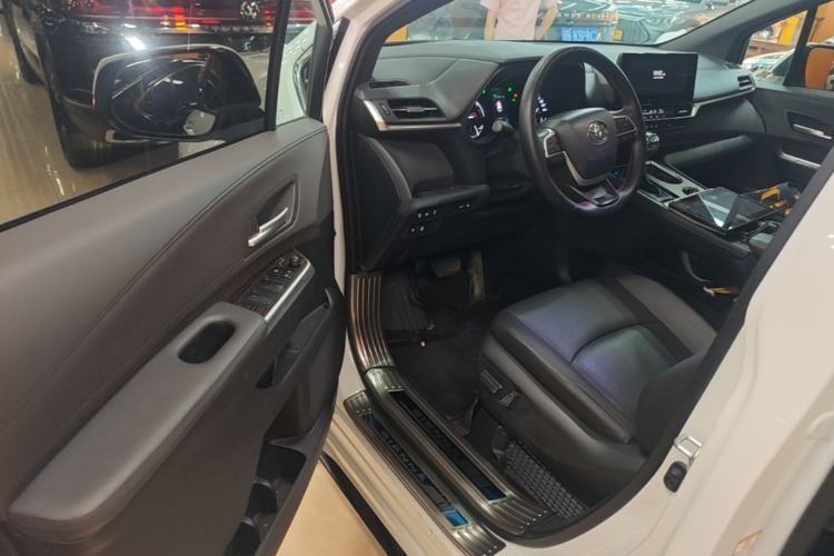 Used Toyota SIENNA 2024 2.5L Hybrid Luxury Edition Driver Seat