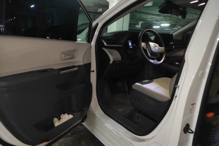 Used Toyota SIENNA 2024 2.5L Hybrid Comfort Edition Driver Seat
