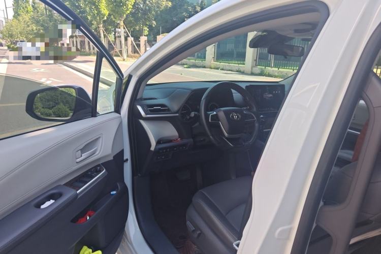Used Toyota SIENNA 2024 2.5L Hybrid Comfort Edition Driver Seat
