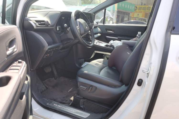 Used Toyota SIENNA 2024 2.5L Hybrid Luxury Edition Driver Seat