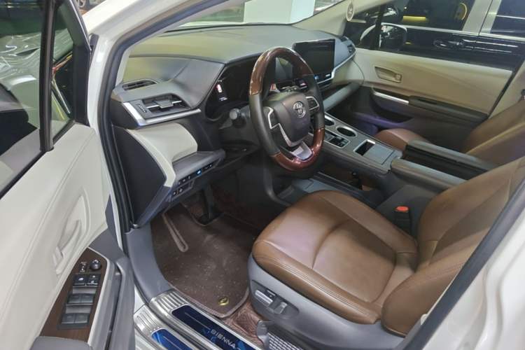 Used Toyota SIENNA 2024 2.5L Hybrid Comfort Edition Driver Seat