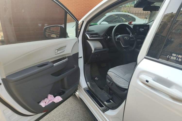 Used Toyota SIENNA 2024 2.5L Hybrid Comfort Edition Driver Seat