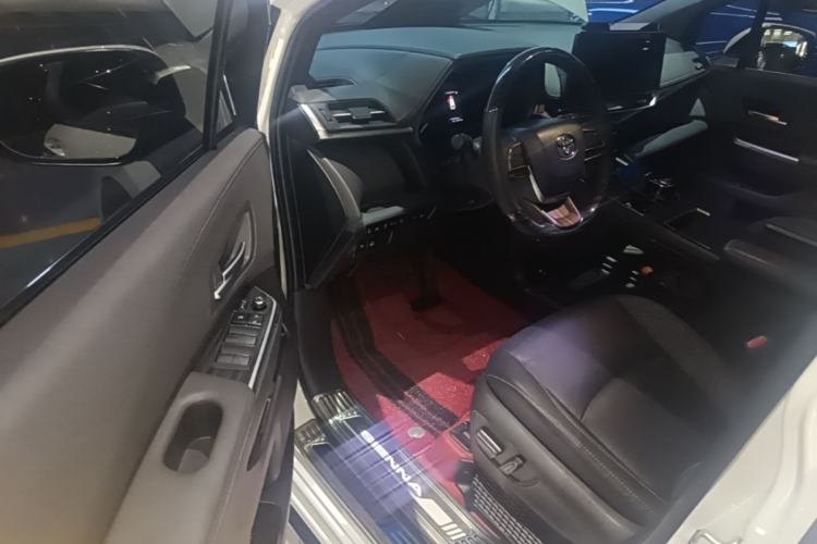 Used Toyota SIENNA 2024 2.5L Hybrid Luxury Edition Driver Seat