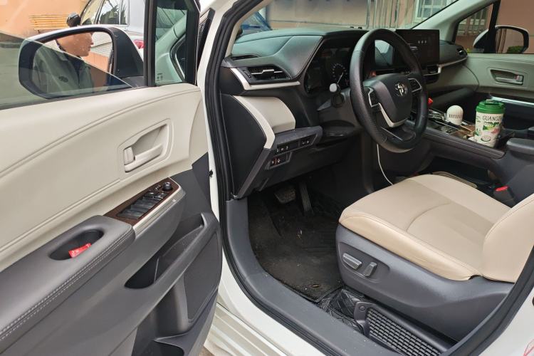 Used Toyota SIENNA 2024 2.5L Hybrid Comfort Edition Driver Seat