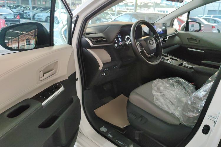 Used Toyota SIENNA 2024 2.5L Hybrid Comfort Edition Driver Seat