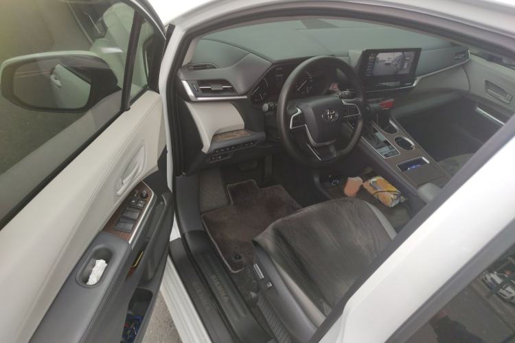 Used Toyota SIENNA 2024 2.5L Hybrid Comfort Edition Driver Seat