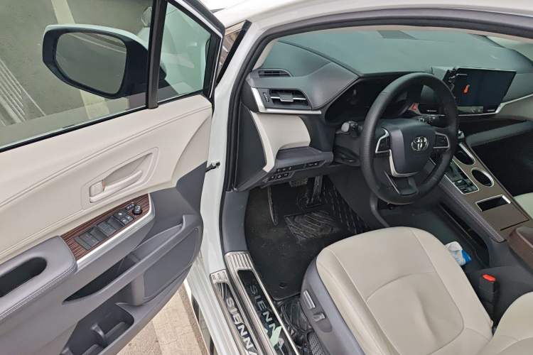 Used Toyota SIENNA 2024 2.5L Hybrid Comfort Edition Driver Seat