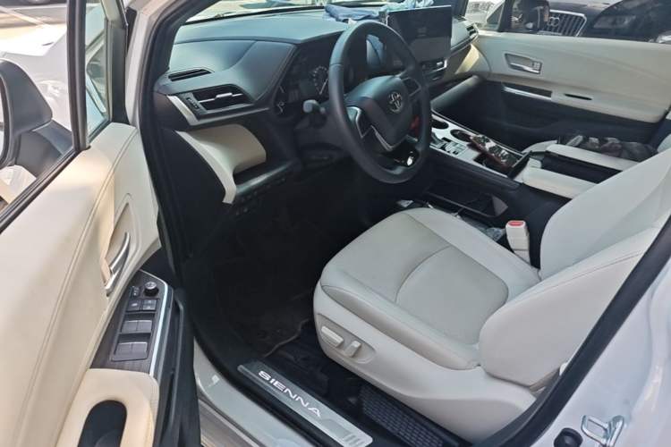 Used Toyota SIENNA 2024 2.5L Hybrid Four-Wheel Drive Prestige Edition Driver Seat