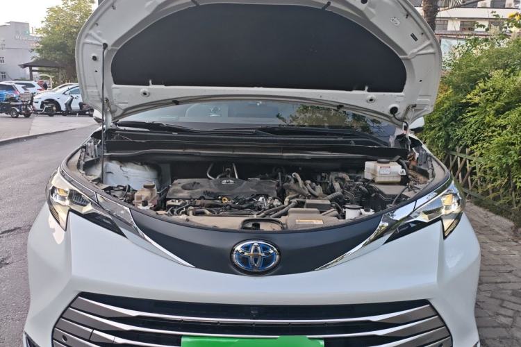 Used Toyota SIENNA 2024 2.5L Hybrid Comfort Edition Engine Bay