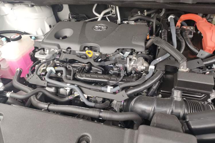 Used Toyota SIENNA 2024 2.5L Hybrid Four-Wheel Drive Prestige Edition Engine Bay