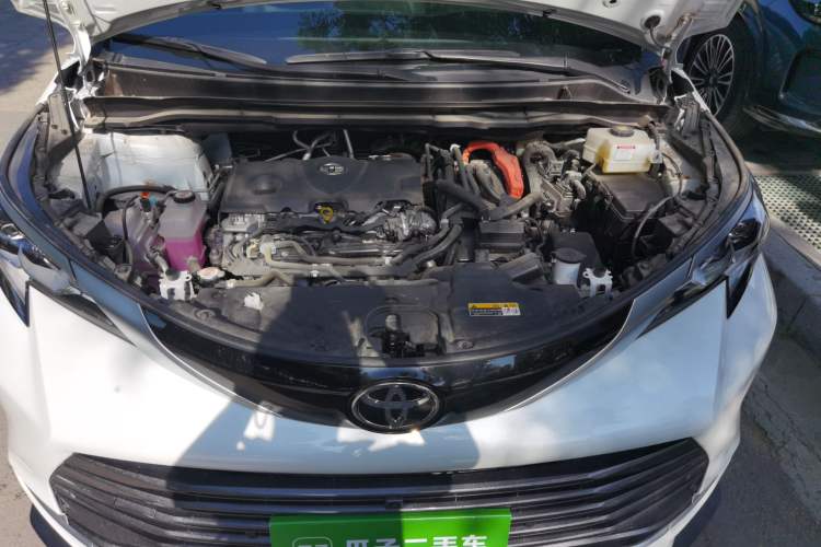 Used Toyota SIENNA 2024 2.5L Hybrid Four-Wheel Drive Prestige Edition Engine Bay