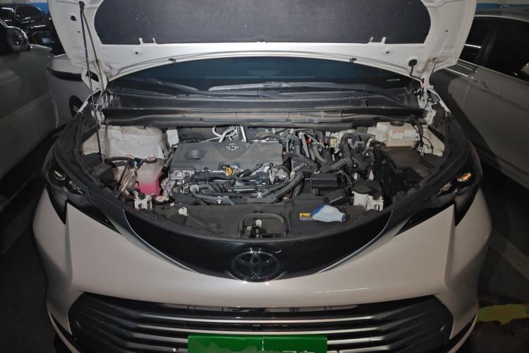 Used Toyota SIENNA 2024 2.5L Hybrid Platinum Edition Engine Bay