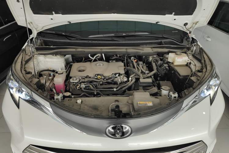 Used Toyota SIENNA 2024 2.5L Hybrid Comfort Edition Engine Bay