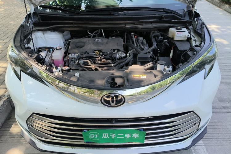 Used Toyota SIENNA 2024 2.5L Hybrid Comfort Edition Engine Bay